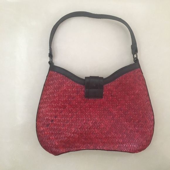 Beautiful weaved red purse - Picture 2 of 4